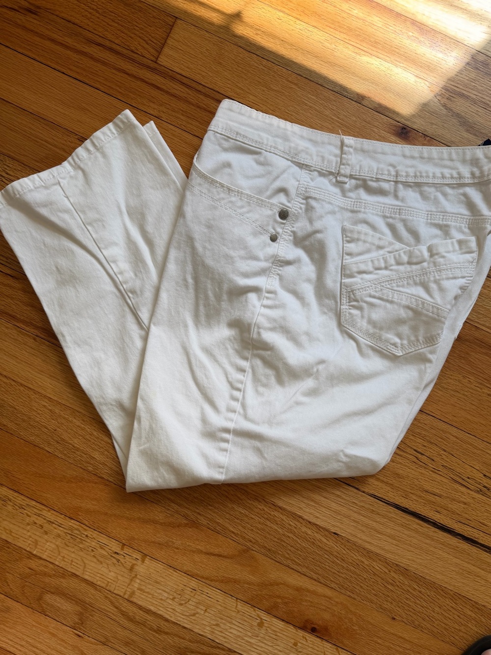 Gloria Vanderbilt women’s White Chino Pants